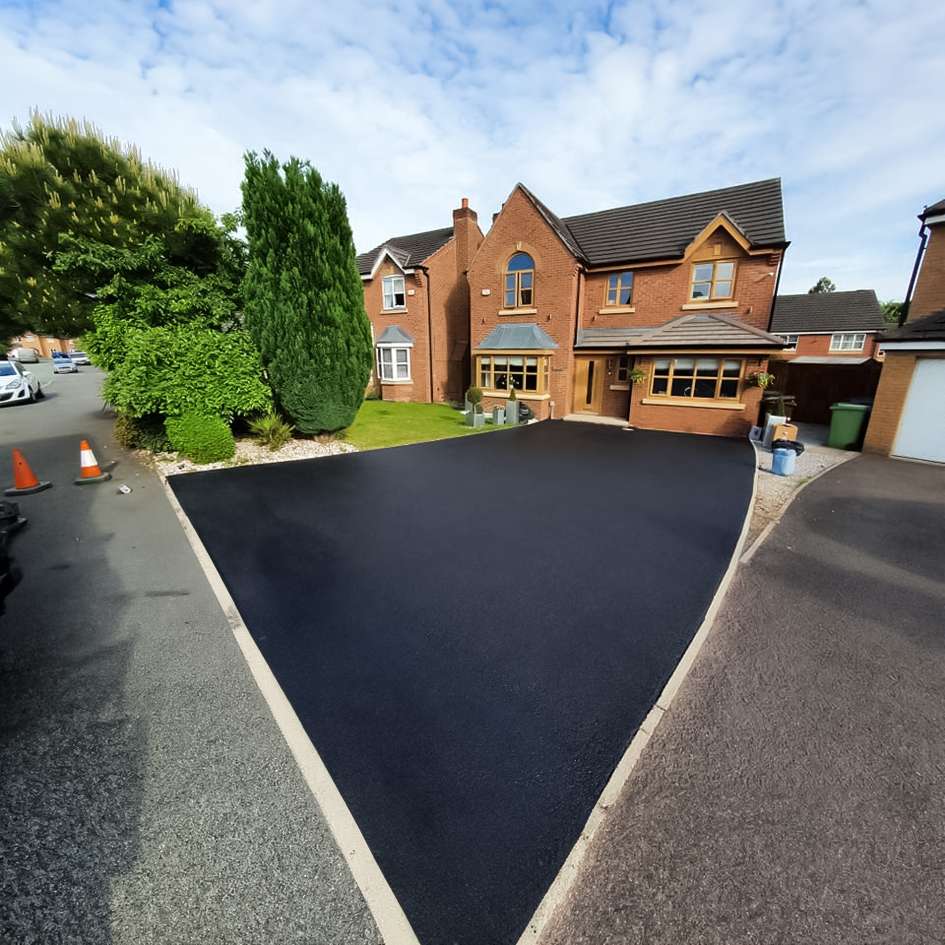 Water Based Tarmac Sealer - Image 3